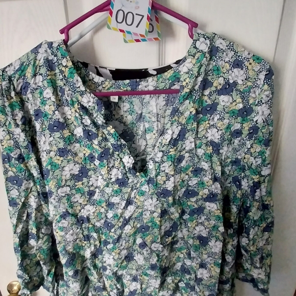 Button up - Picture 1 of 1